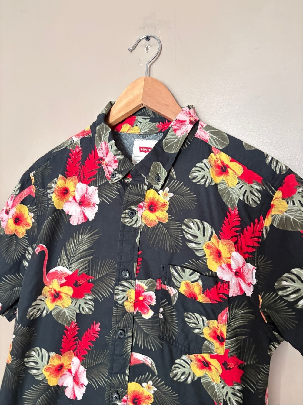 Levi’s tropical Hawaiian button down shirt flamingos cotton resort vacation sz M